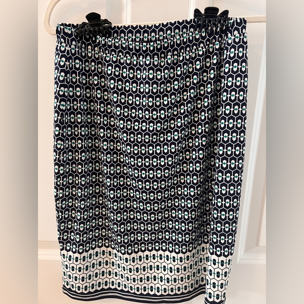Silky, soft, Max Studio summer skirt